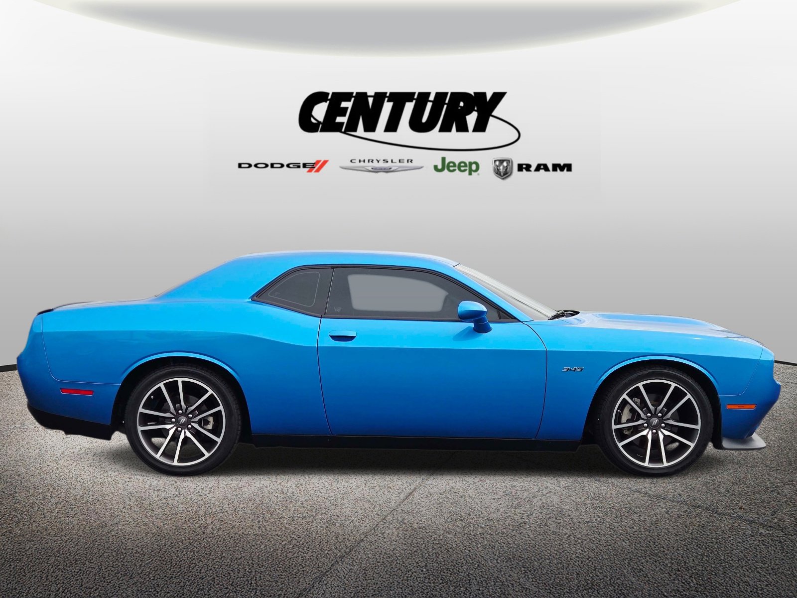 Used 2023 Dodge Challenger R/T RWD image 2