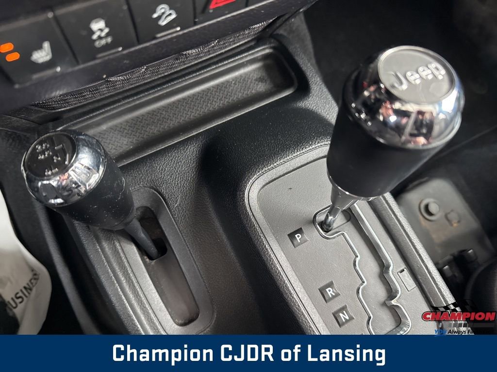 Used 2016 Jeep Wrangler Unlimited Rubicon w/ Connectivity Group image 28