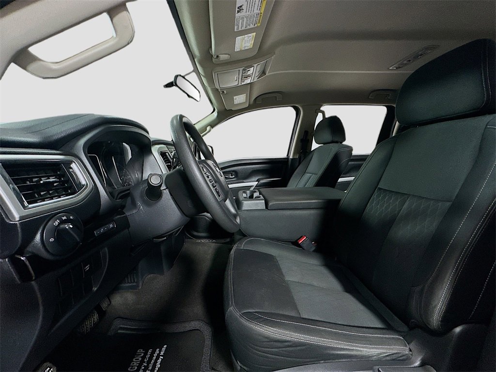 Used 2018 Nissan Titan SV image 20