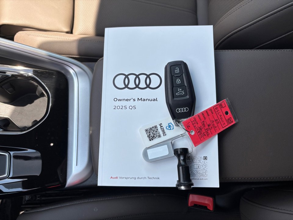 Used 2025 Audi Q5 Premium Plus w/ Premium Plus AWD/4WD image 34