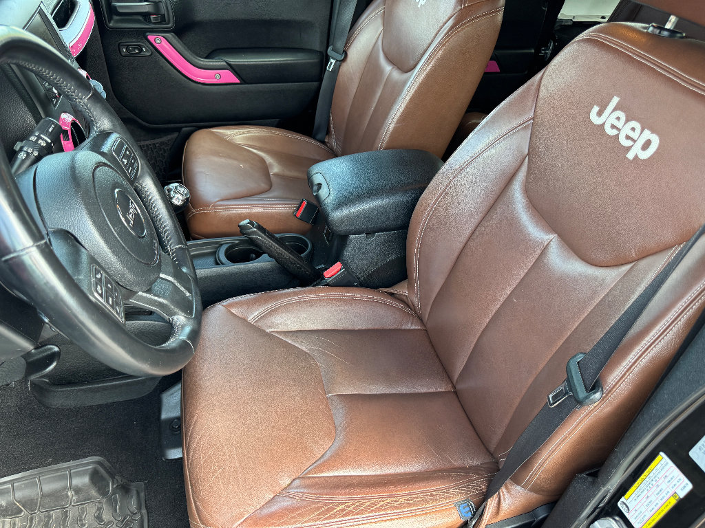 Used 2017 Jeep Wrangler Unlimited Sahara w/ Connectivity Group AWD/4WD image 6