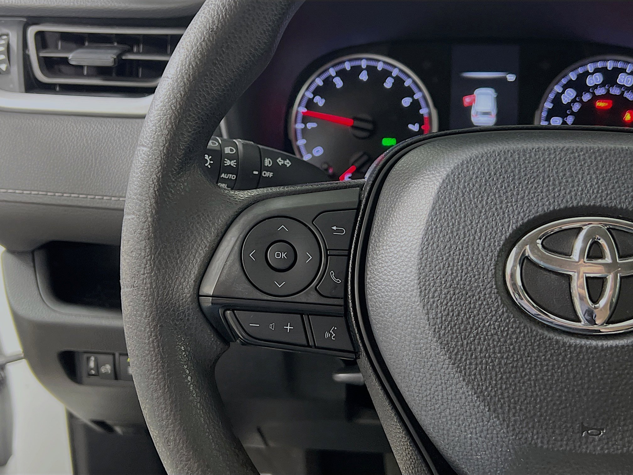 Used 2021 Toyota RAV4 XLE image 19