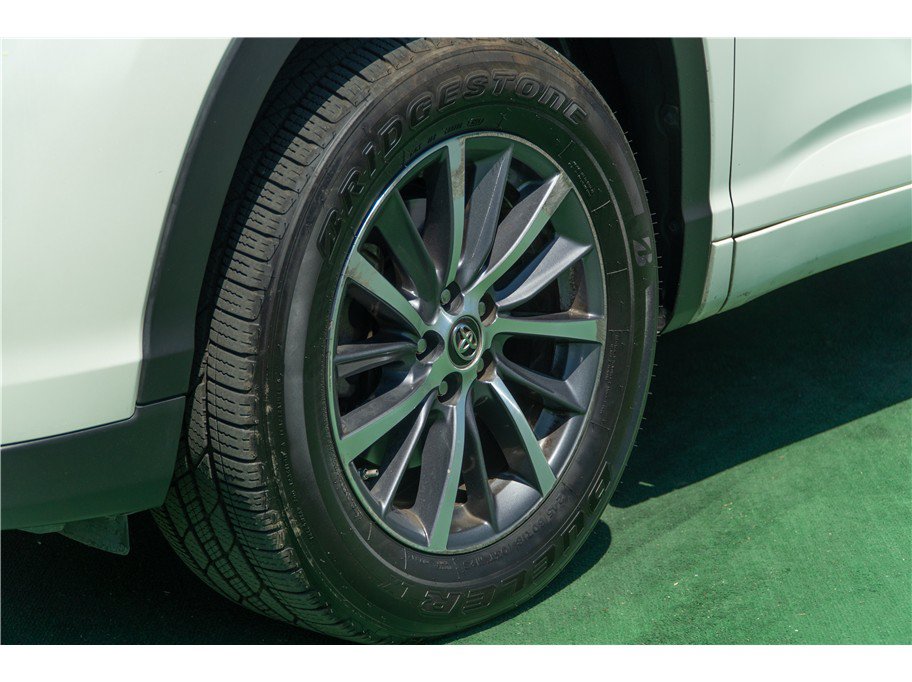 Used 2017 Toyota Highlander XLE FWD image 28