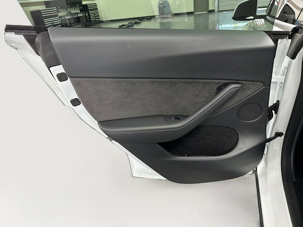 Used 2023 Tesla Model Y Performance image 25