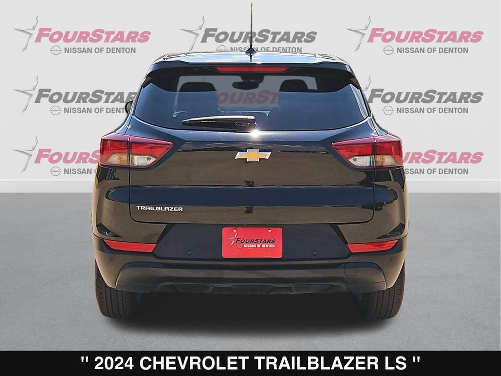 Used 2024 Chevrolet TrailBlazer LS w/ LS Convenience Package FWD image 5