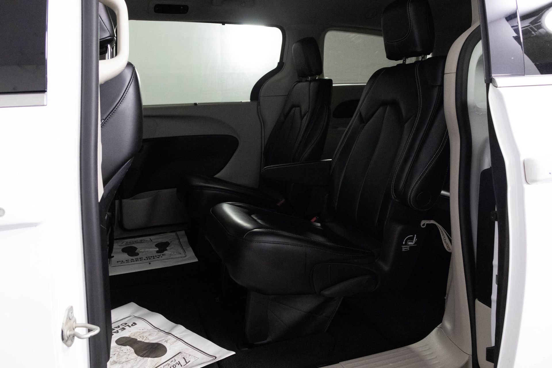 Used 2023 Chrysler Pacifica Touring-L image 31