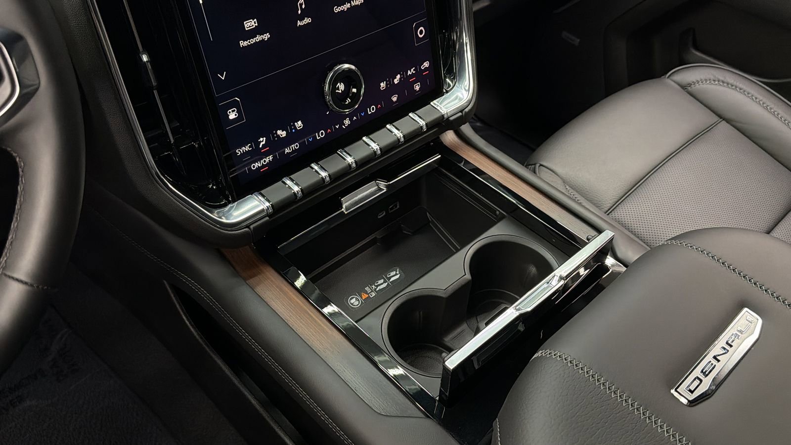 Used 2026 GMC Yukon Denali w/ Sun & Power Step Package AWD/4WD image 34