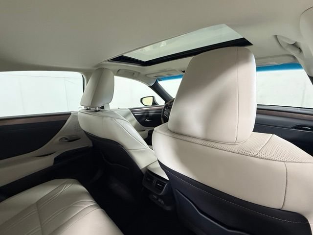 Certified 2025 Lexus ES 300h w/ Technology Package FWD image 30