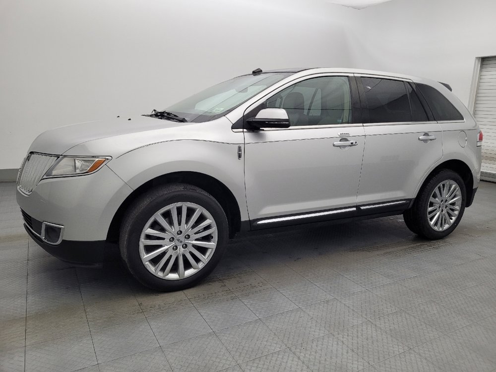 Used 2015 Lincoln MKX FWD w/ Equipment Group 102A image 2