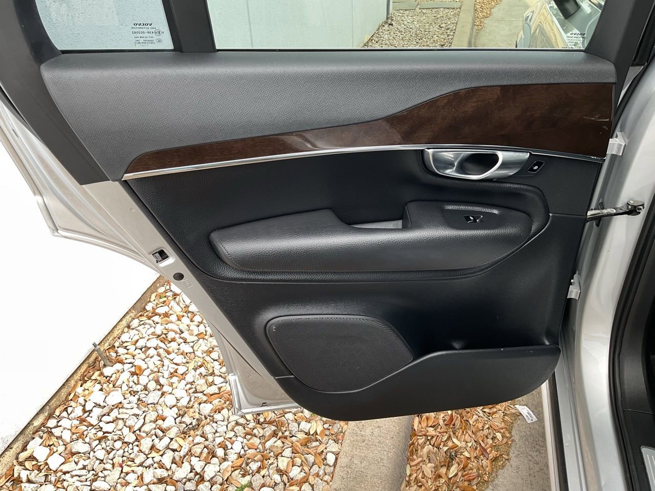 Used 2017 Volvo XC90 T6 Momentum w/ Vision Package image 19