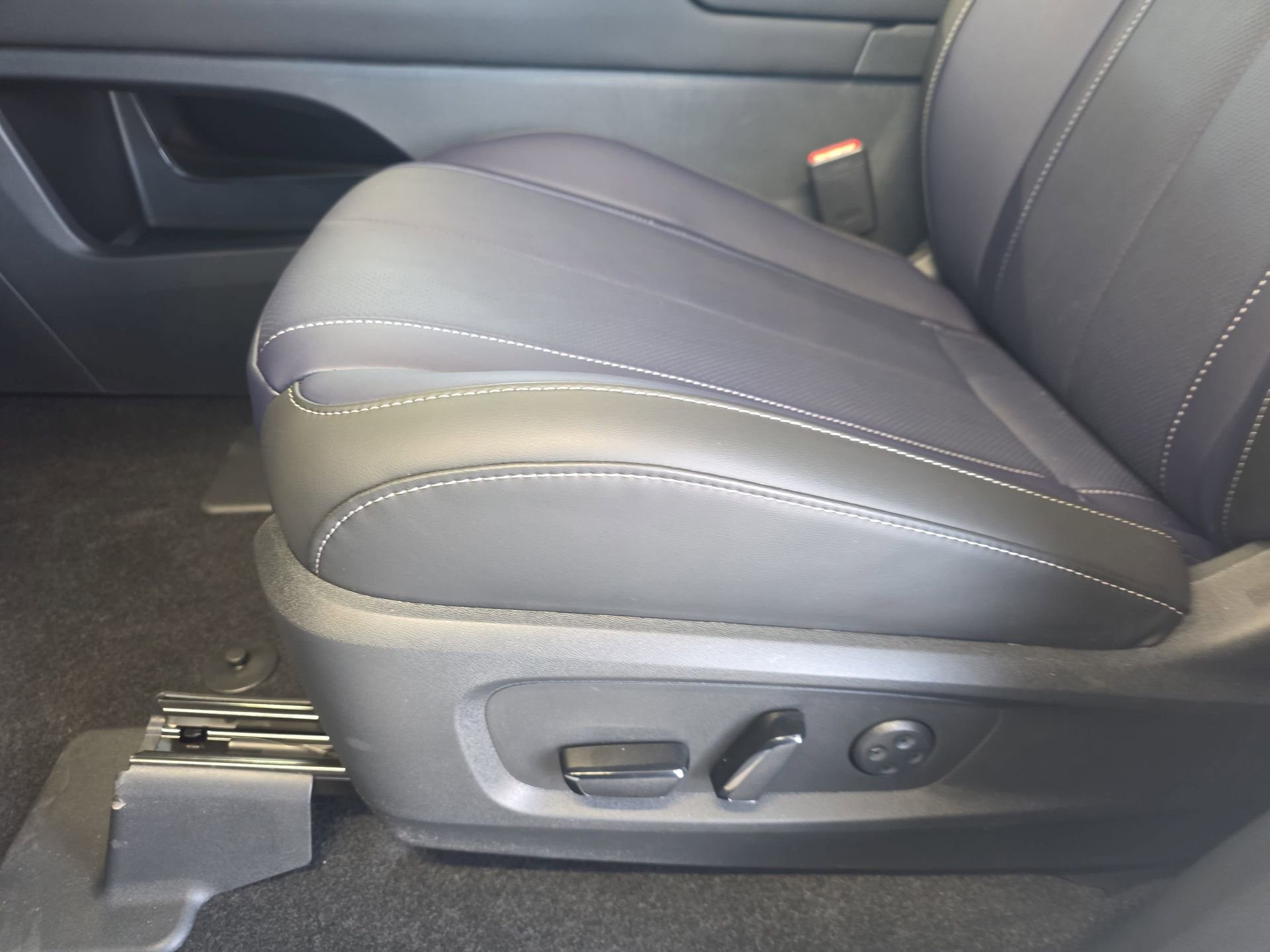 New 2026 INFINITI QX60 Sport w/ Dark Cargo Package AWD/4WD image 28