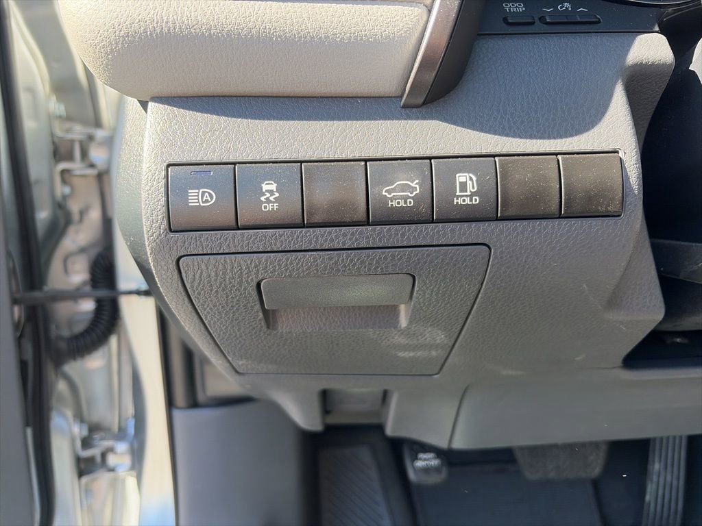 Used 2023 Toyota Camry SE image 15