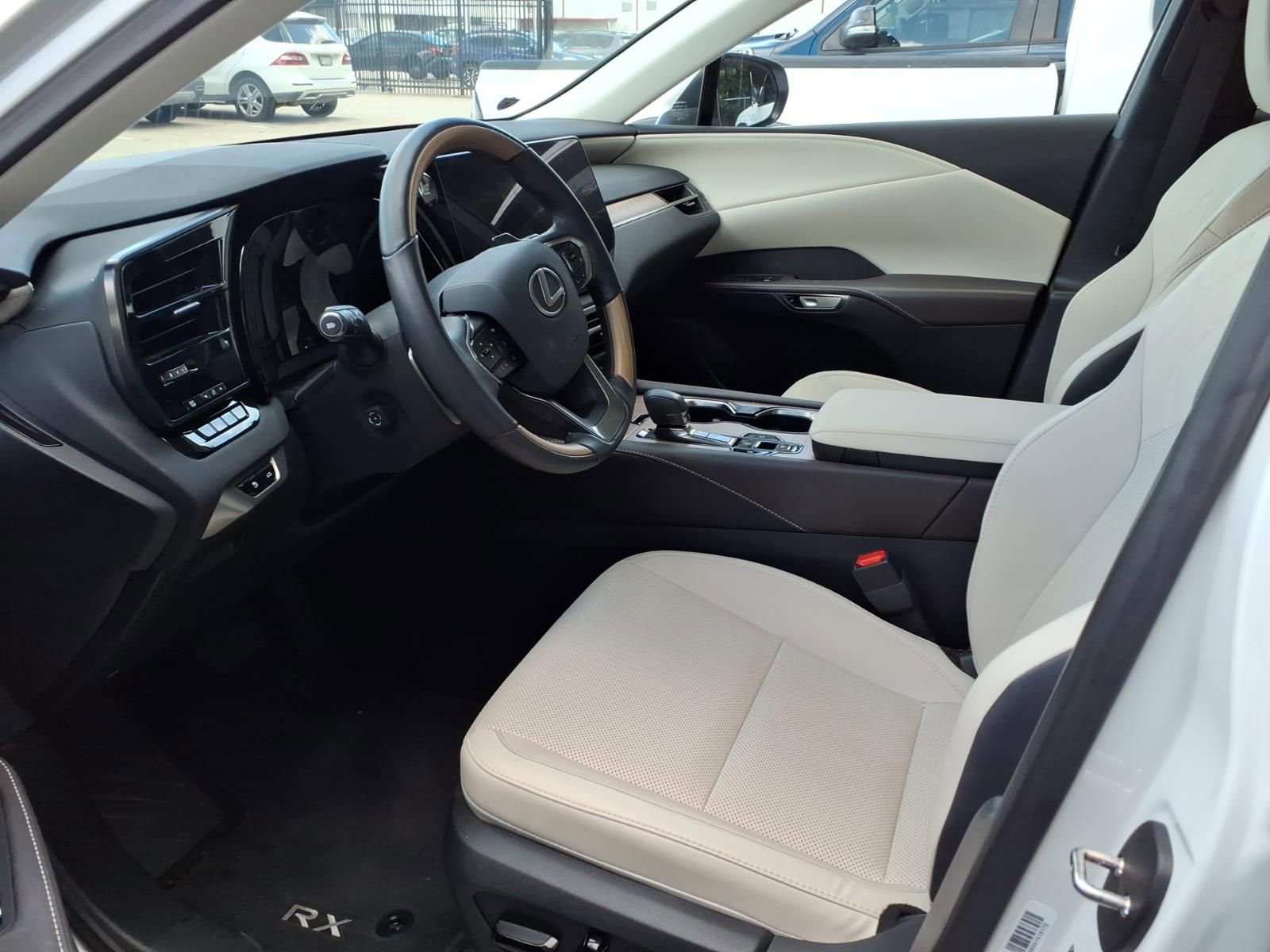 Used 2024 Lexus RX 350 Premium w/ Accessory Package (Z1) FWD image 5