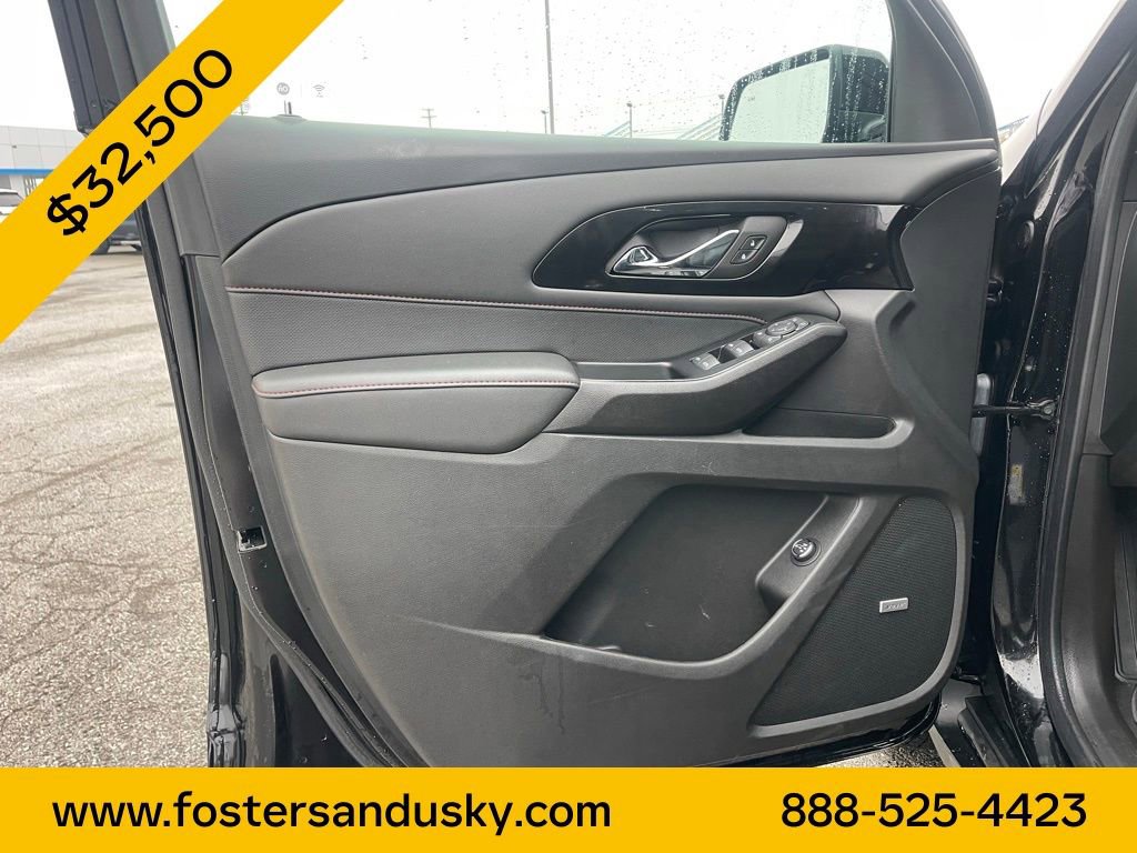 Used 2023 Chevrolet Traverse RS image 17