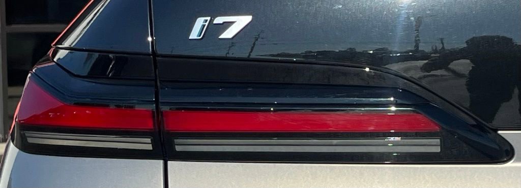 Used 2023 BMW i7 xDrive60 AWD/4WD image 10