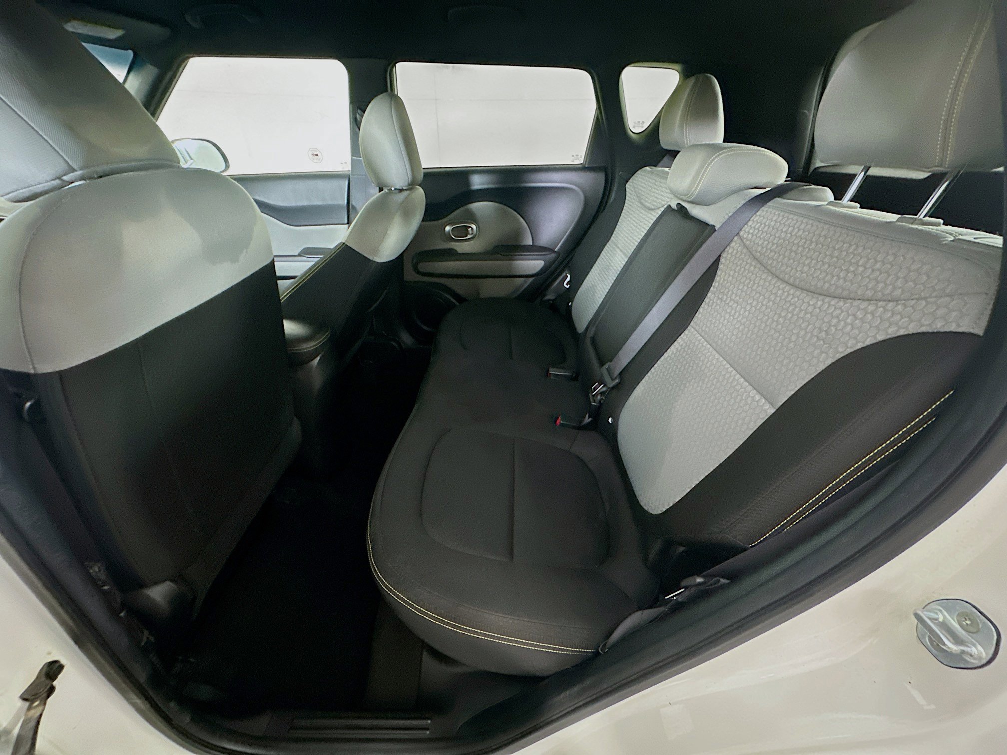 Used 2016 Kia Soul + image 27