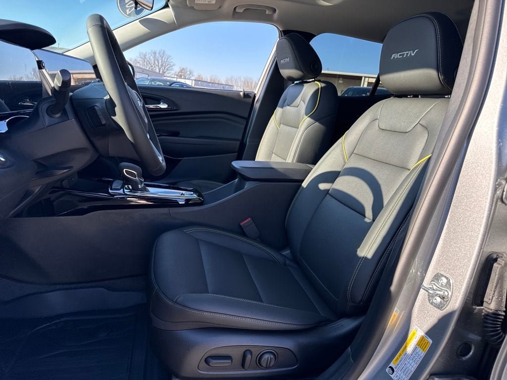 New 2026 Chevrolet Trax ACTIV w/ Sunroof Package FWD image 16
