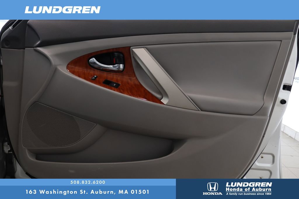 Used 2011 Toyota Camry XLE image 14