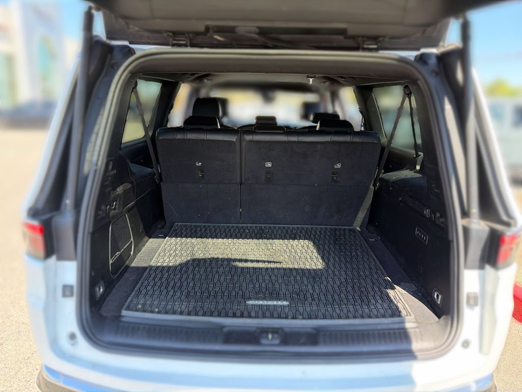 Used 2024 Jeep Wagoneer L Series II w/ Flexible Seating Group RWD image 19