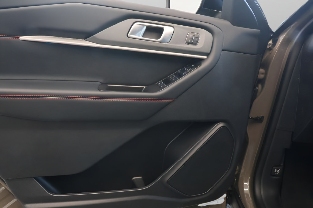New 2026 Ford Explorer ST-Line w/ ST-Line Street Pack AWD/4WD image 22