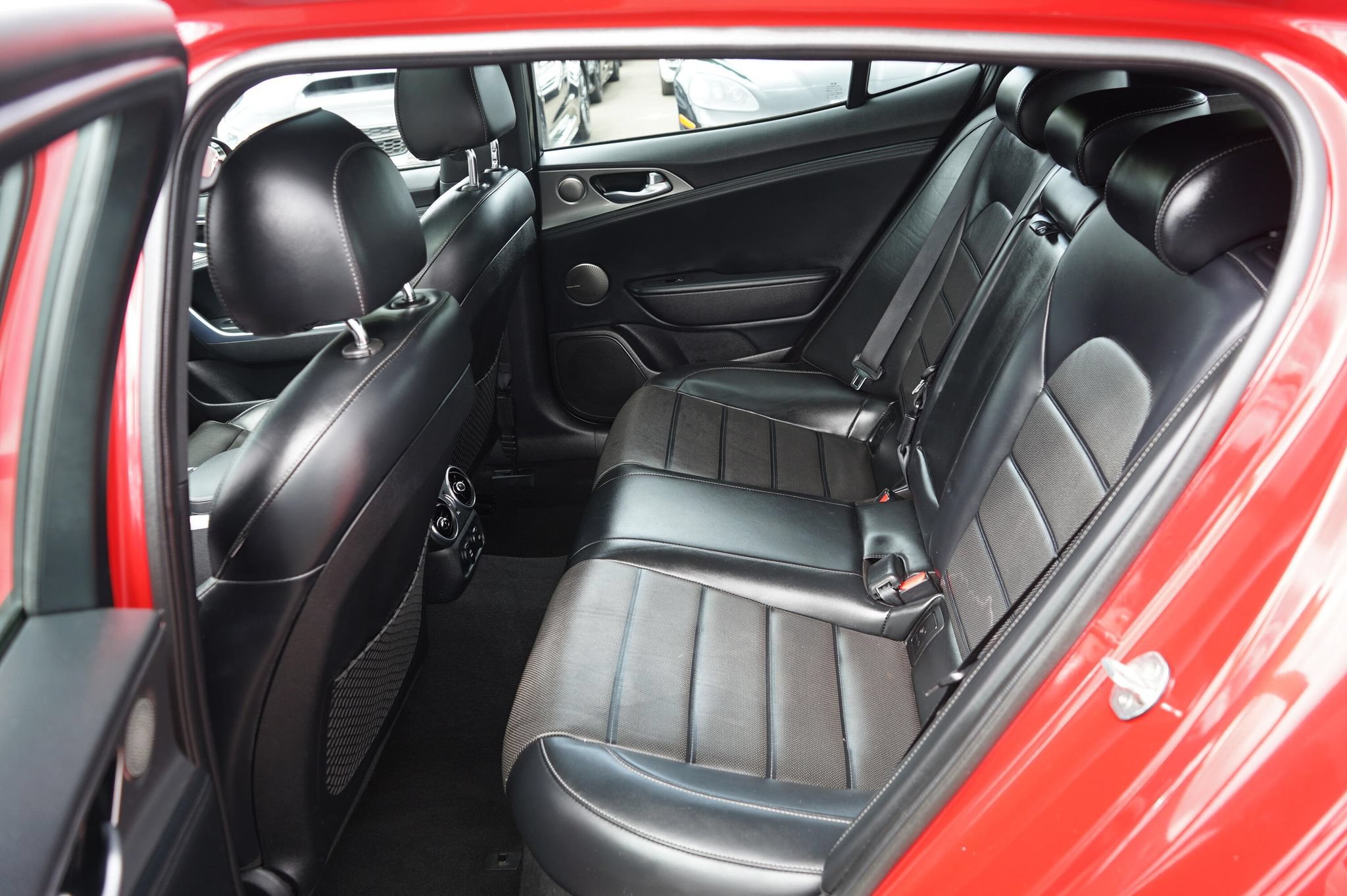 Used 2018 Kia Stinger GT2 AWD/4WD image 14