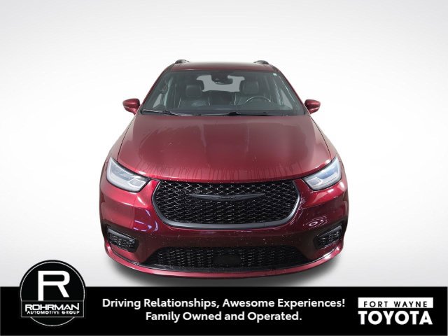 Used 2021 Chrysler Pacifica Limited w/ Uconnect Theater Family Group AWD/4WD image 3