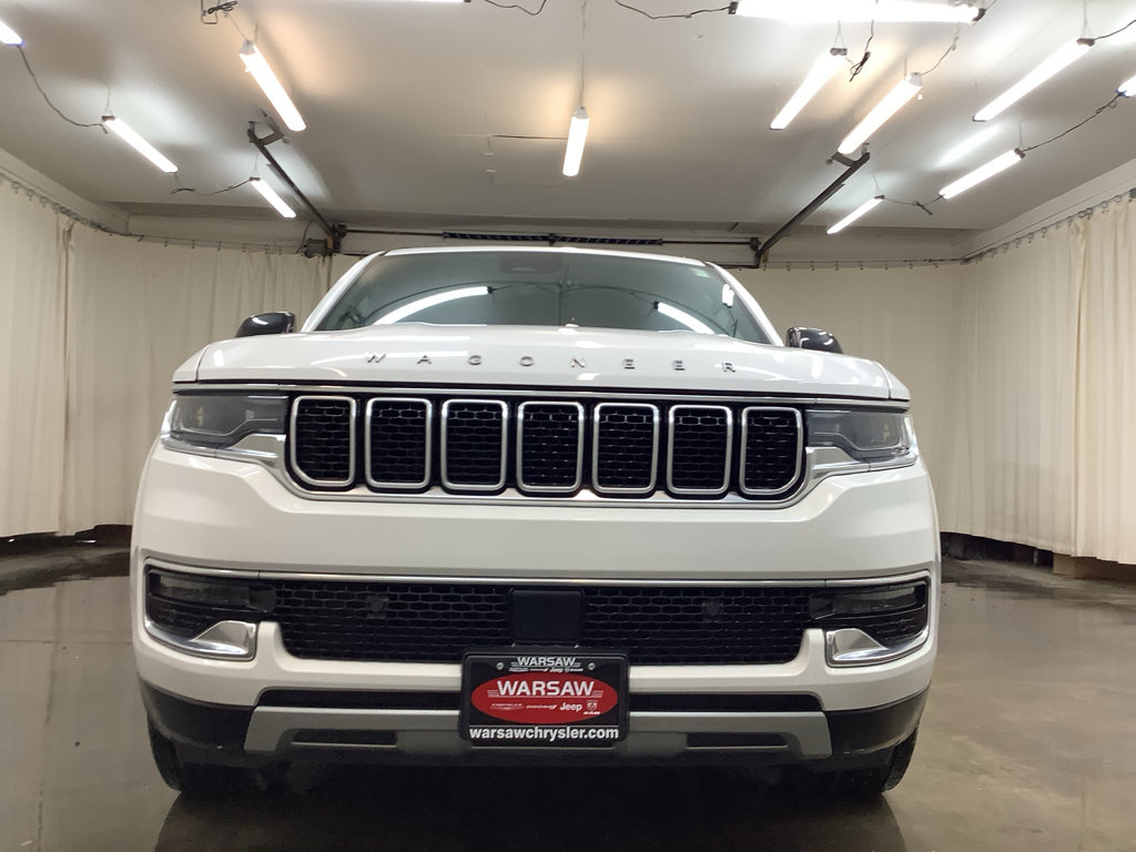 Used 2023 Jeep Wagoneer L Series II AWD/4WD image 10