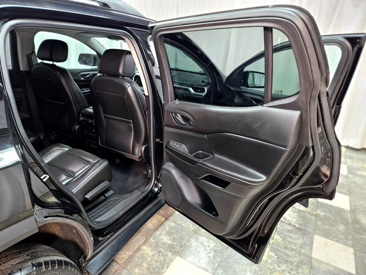 Used 2019 GMC Acadia SLT image 11