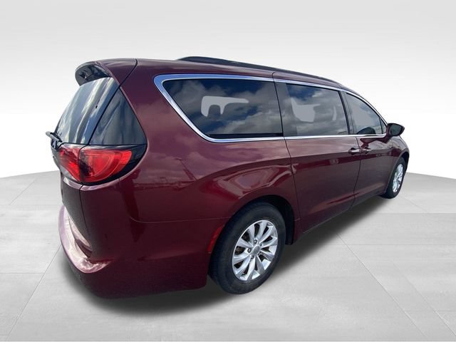 Used 2018 Chrysler Pacifica Touring Plus FWD image 12