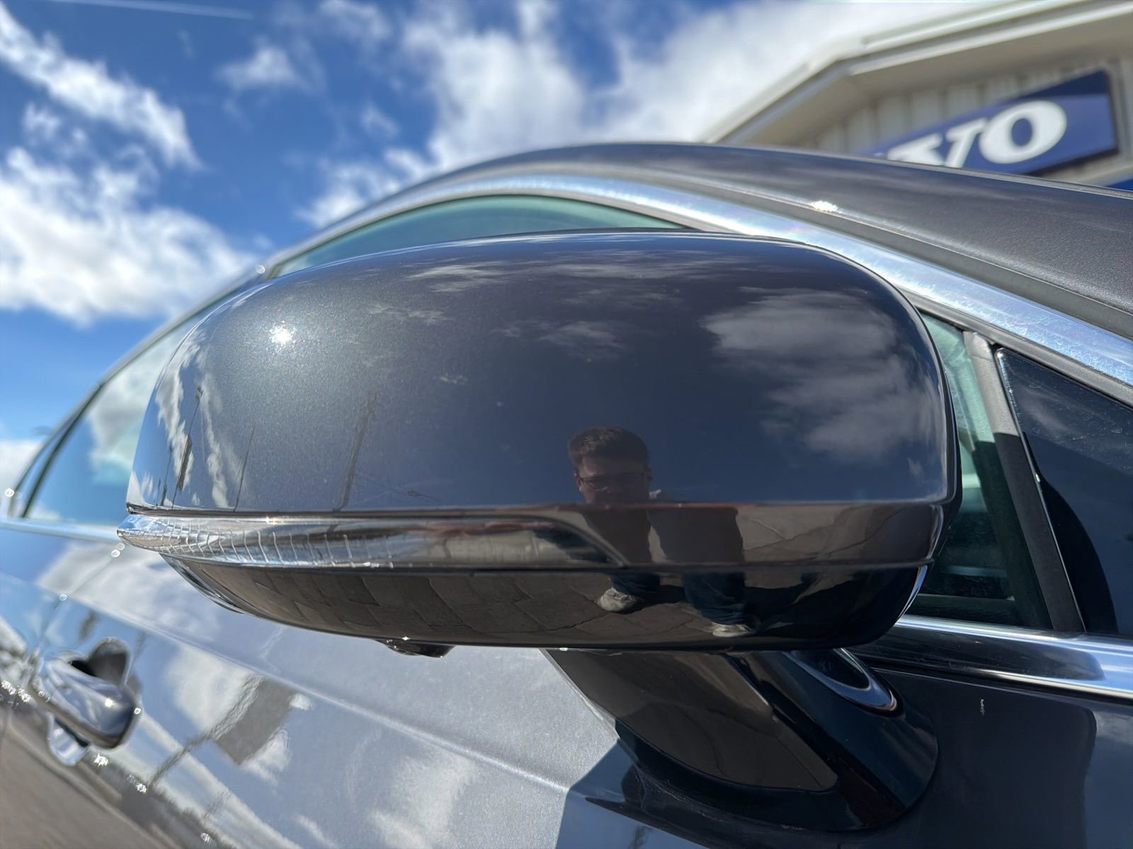 Certified 2025 Volvo S90 B6 Plus w/ Protection Package Premier image 9