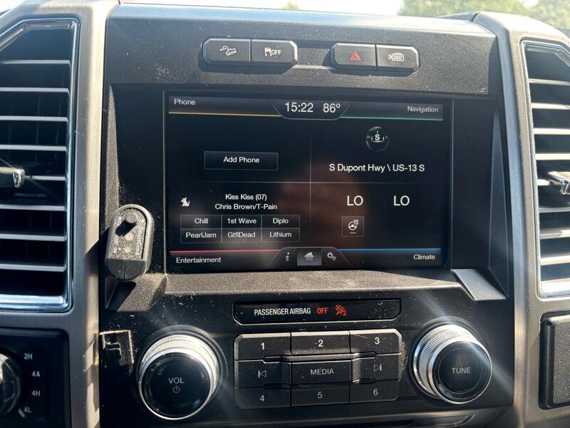 Used 2015 Ford F150 Platinum w/ Equipment Group 701A Luxury image 19