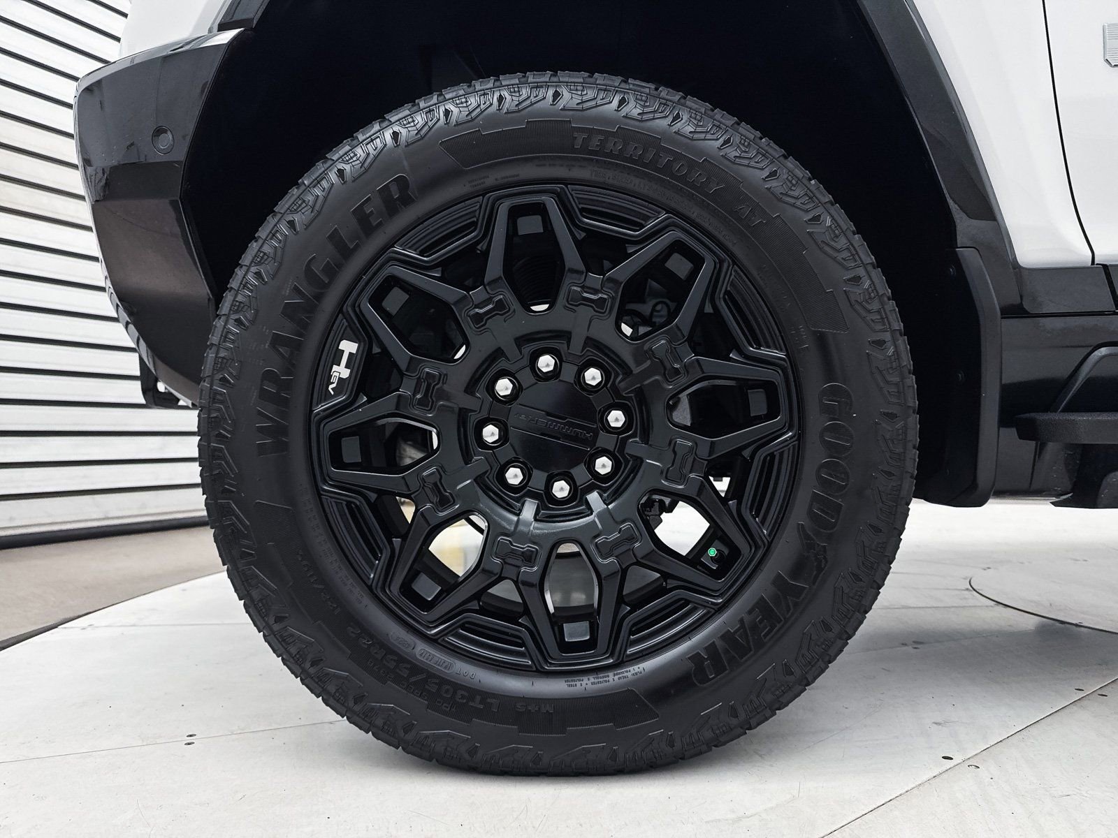 Used 2025 GMC Hummer EV 2X image 40