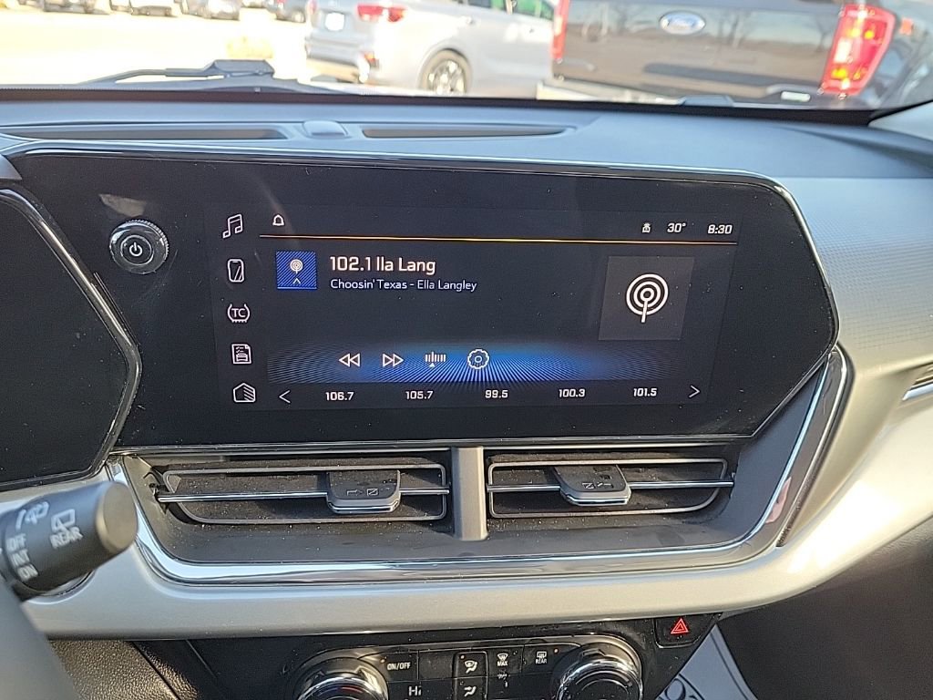 Used 2025 Chevrolet Trax LT w/ LT Convenience Package image 19