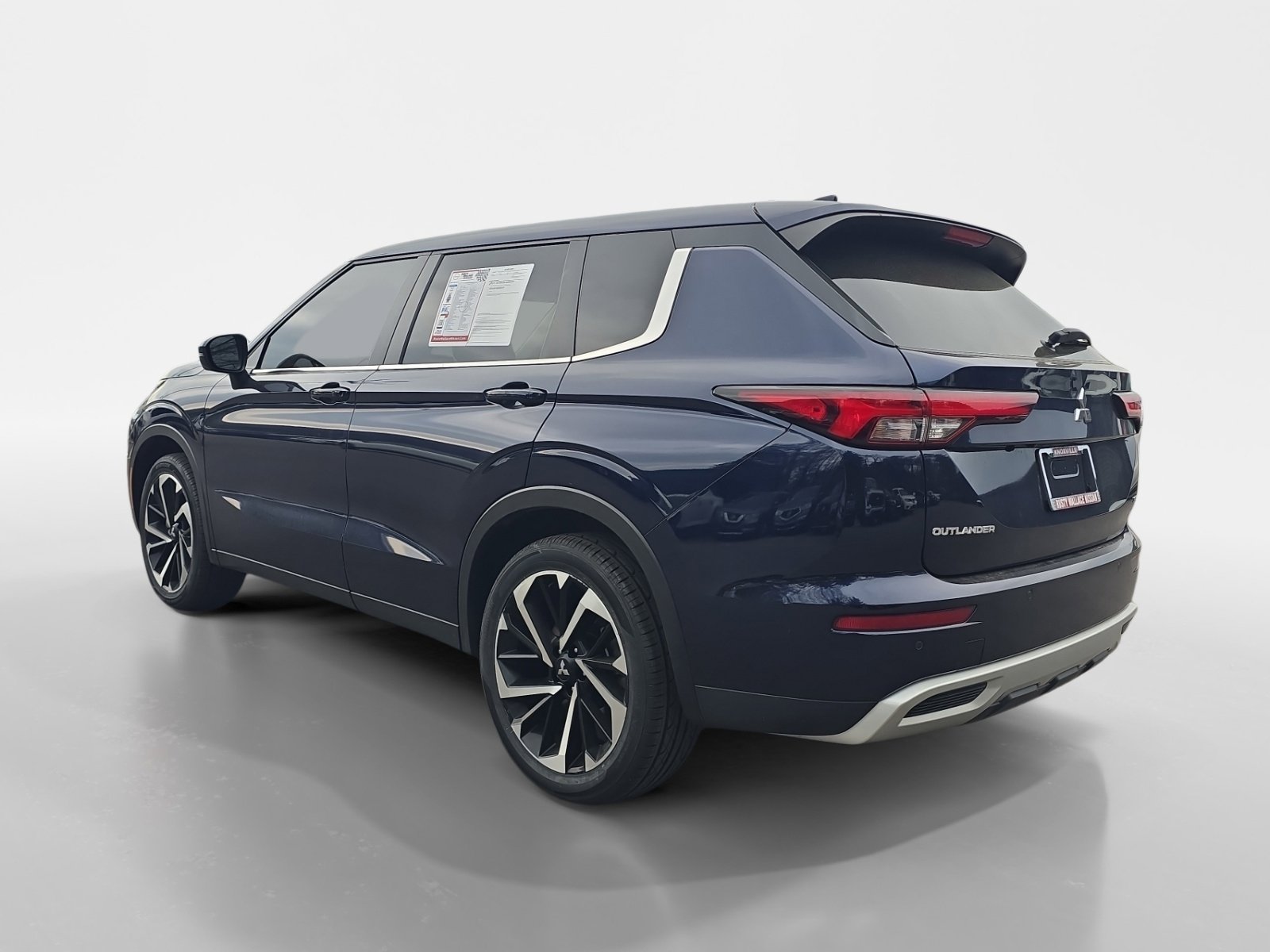 Used 2024 Mitsubishi Outlander SE image 3