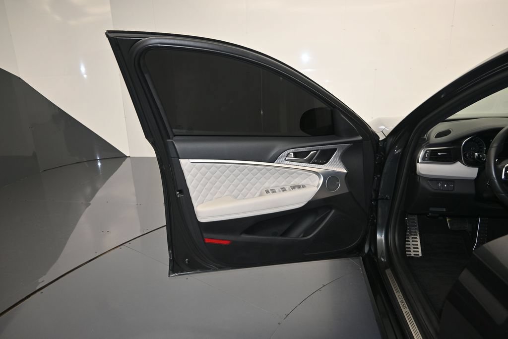 Used 2022 Genesis G70 3.3T RWD image 10