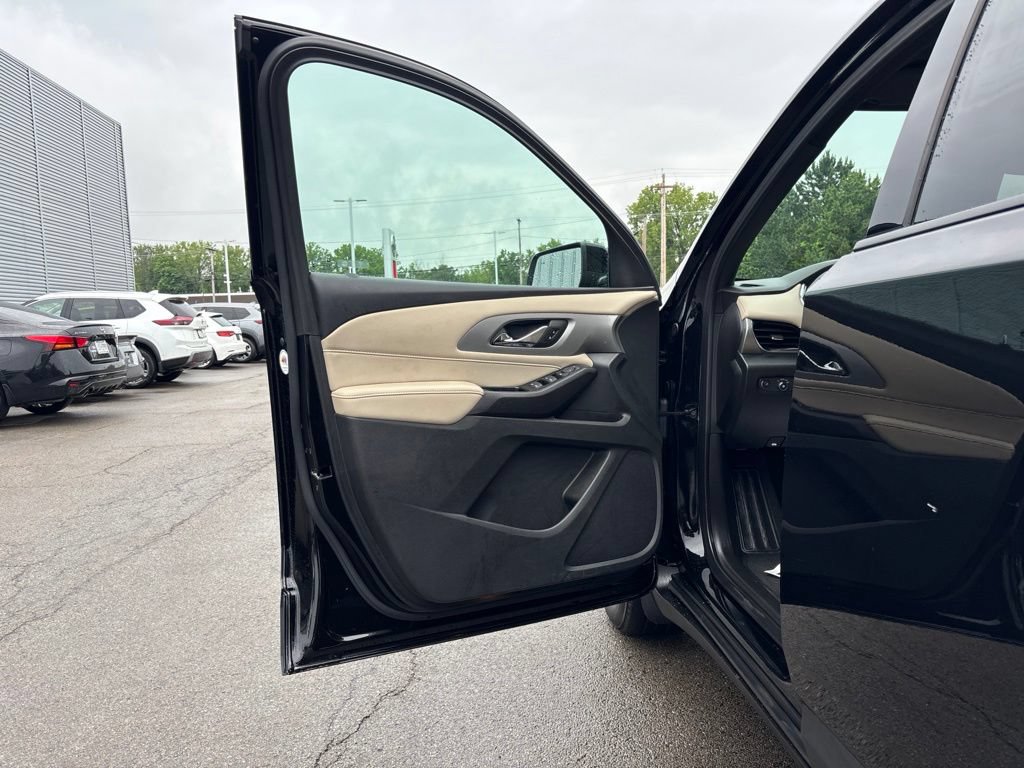 Used 2023 Chevrolet Traverse LS w/ Midnight/Sport Edition AWD/4WD image 16