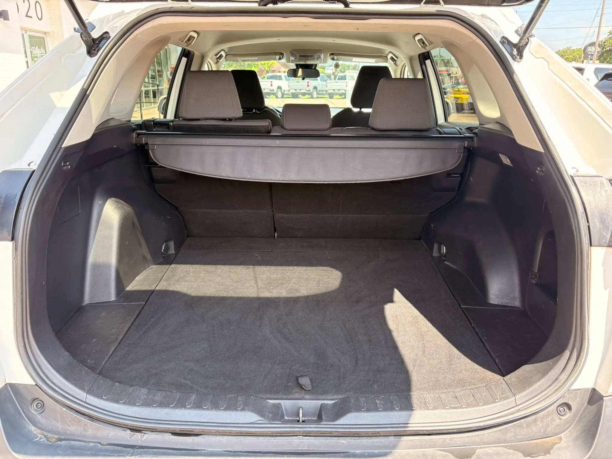 Used 2021 Toyota RAV4 XLE AWD/4WD image 8