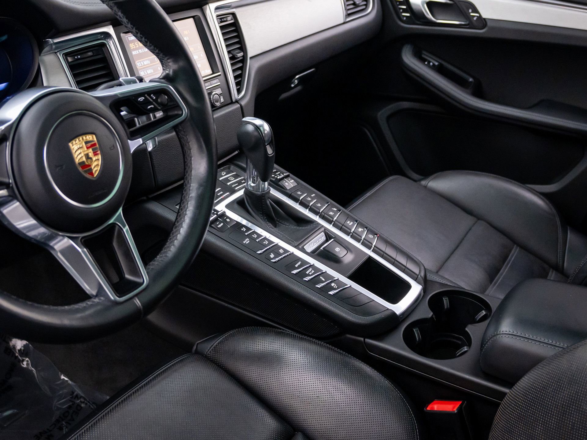Used 2015 Porsche Macan Turbo AWD/4WD image 12