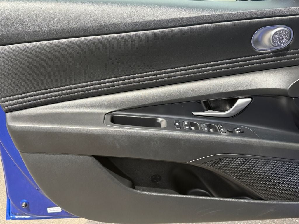 Used 2023 Hyundai Elantra Limited w/ Cargo Package FWD image 20