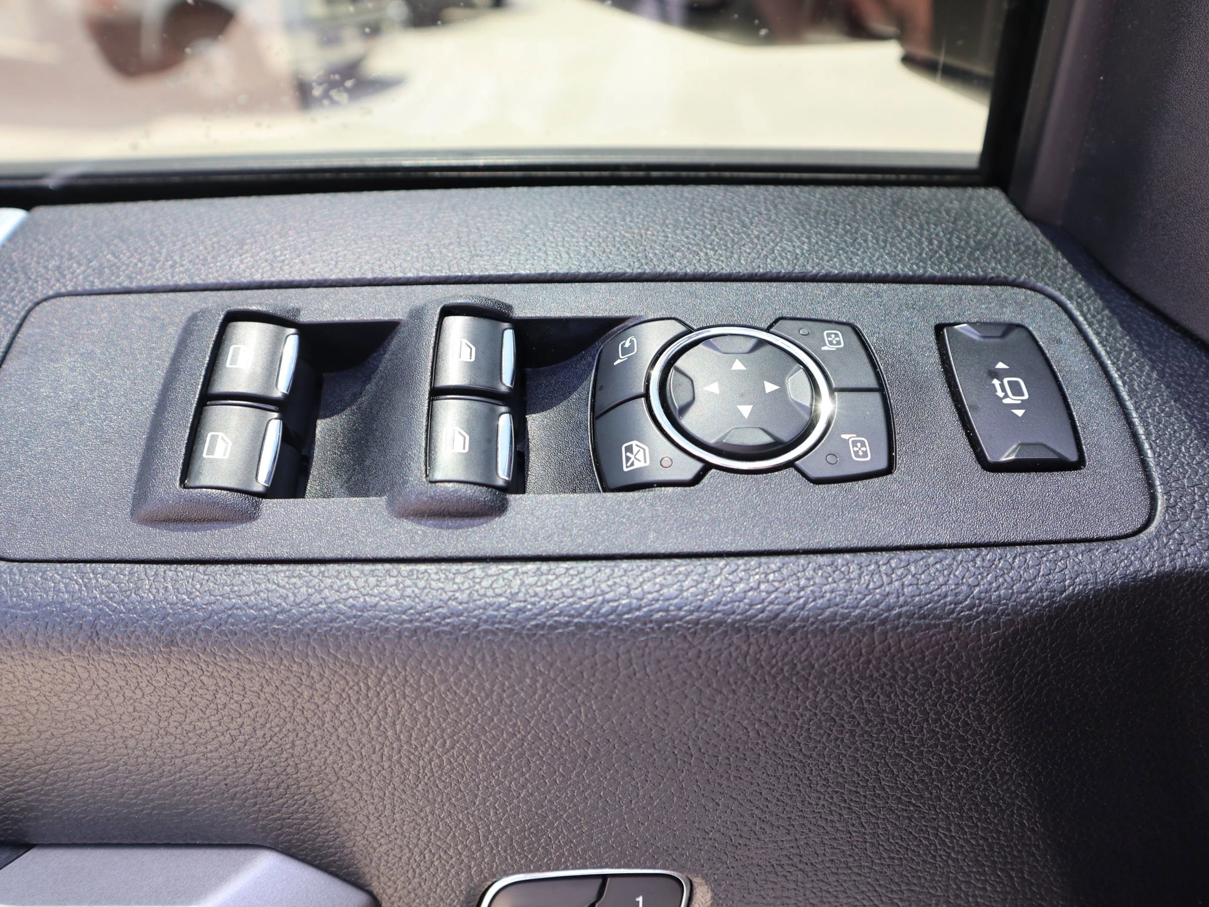 Used 2019 Ford F250 Lariat w/ Chrome Package image 22