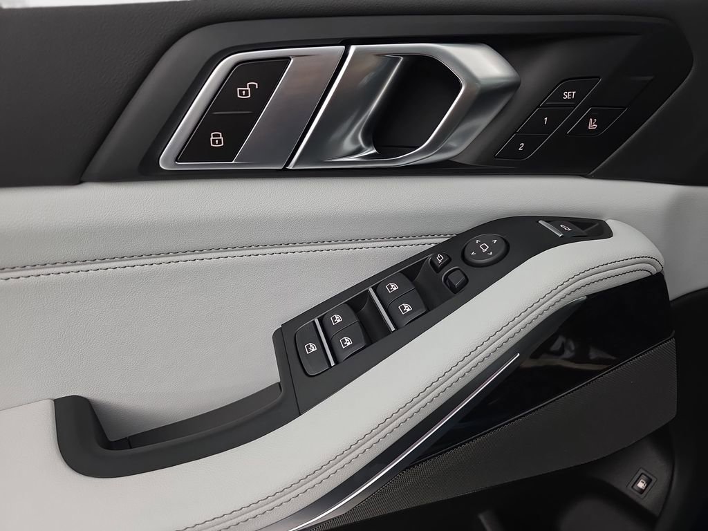 New 2026 BMW X5 xDrive50e w/ M Sport Package image 27