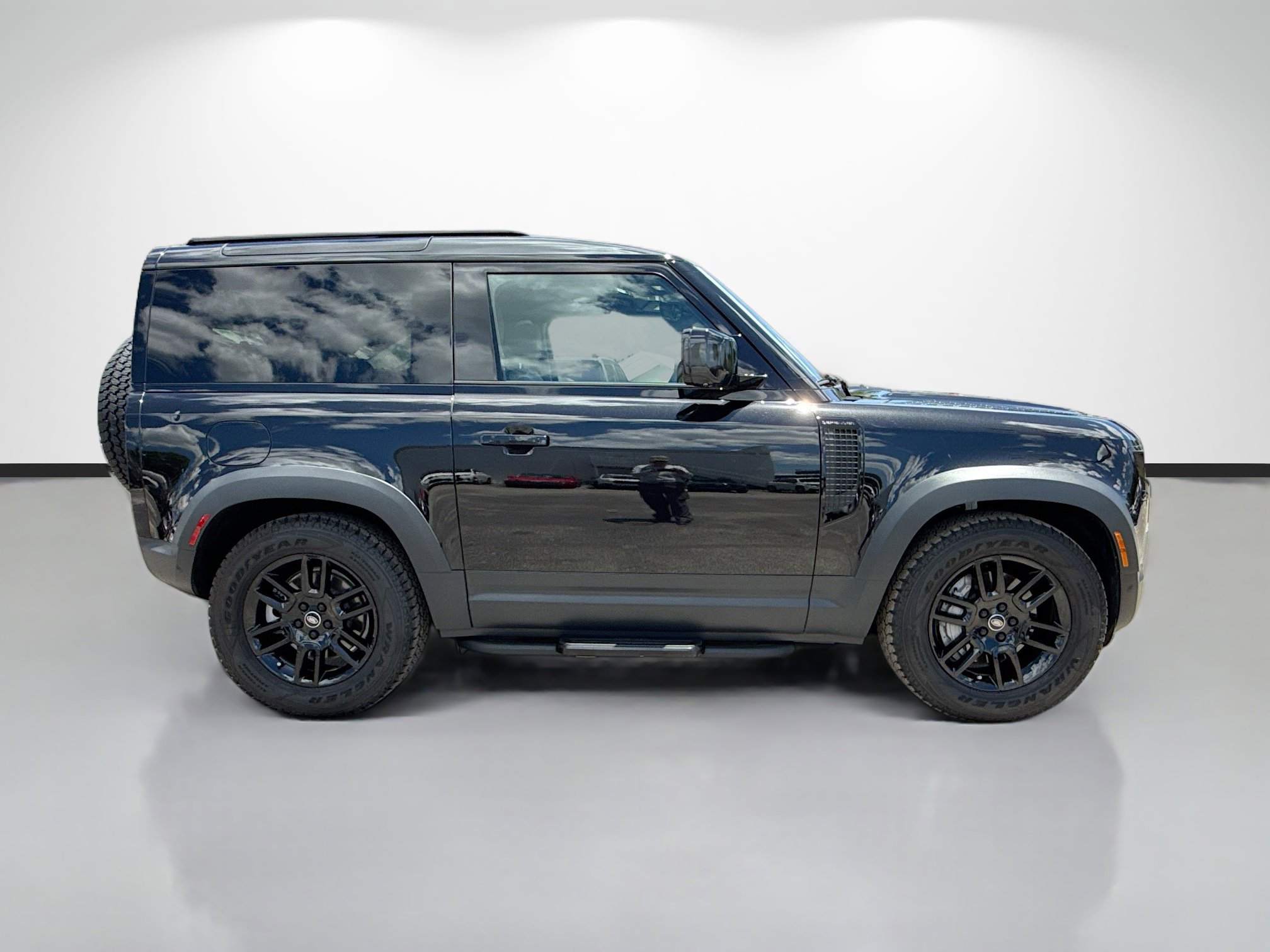 Certified 2025 Land Rover Defender 90 S AWD/4WD image 6