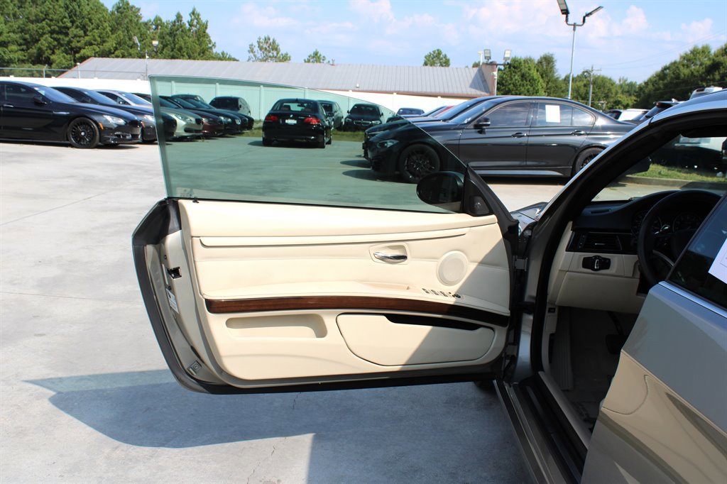 Used 2009 BMW 335i Convertible image 34