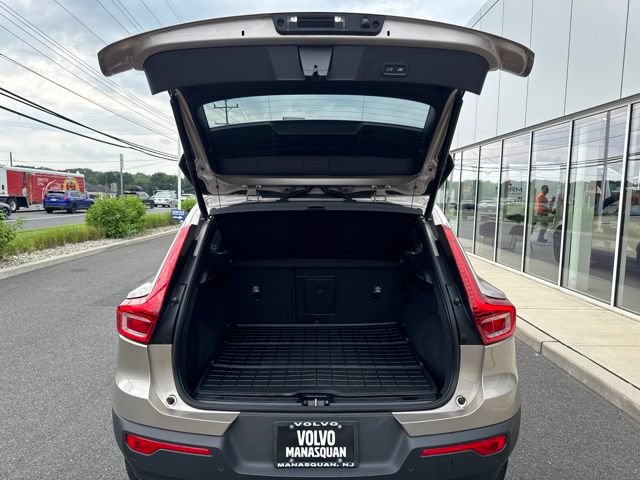 Certified 2023 Volvo XC40 B5 Plus w/ Climate Package AWD/4WD image 11