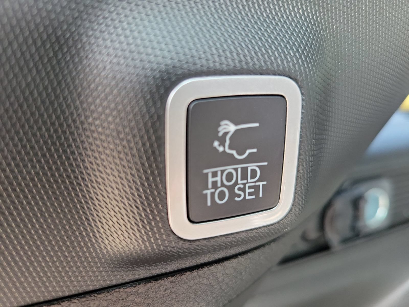 New 2027 Jeep Grand Cherokee Limited RWD image 34