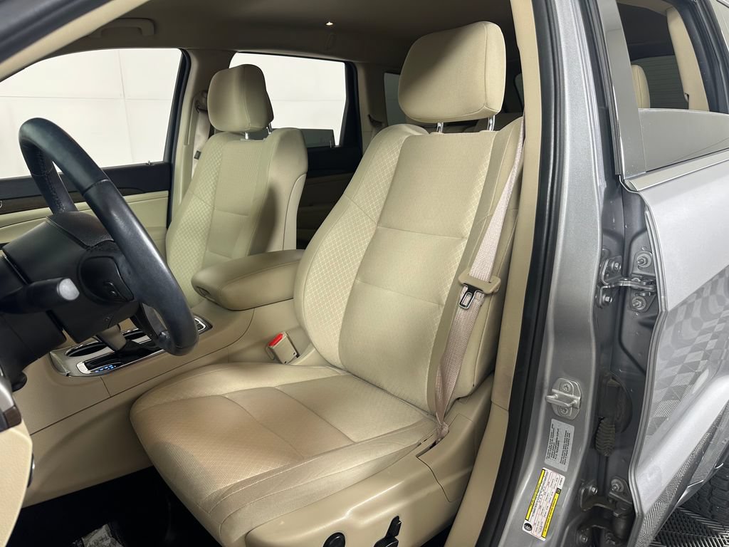 Used 2018 Jeep Grand Cherokee Laredo AWD/4WD image 13
