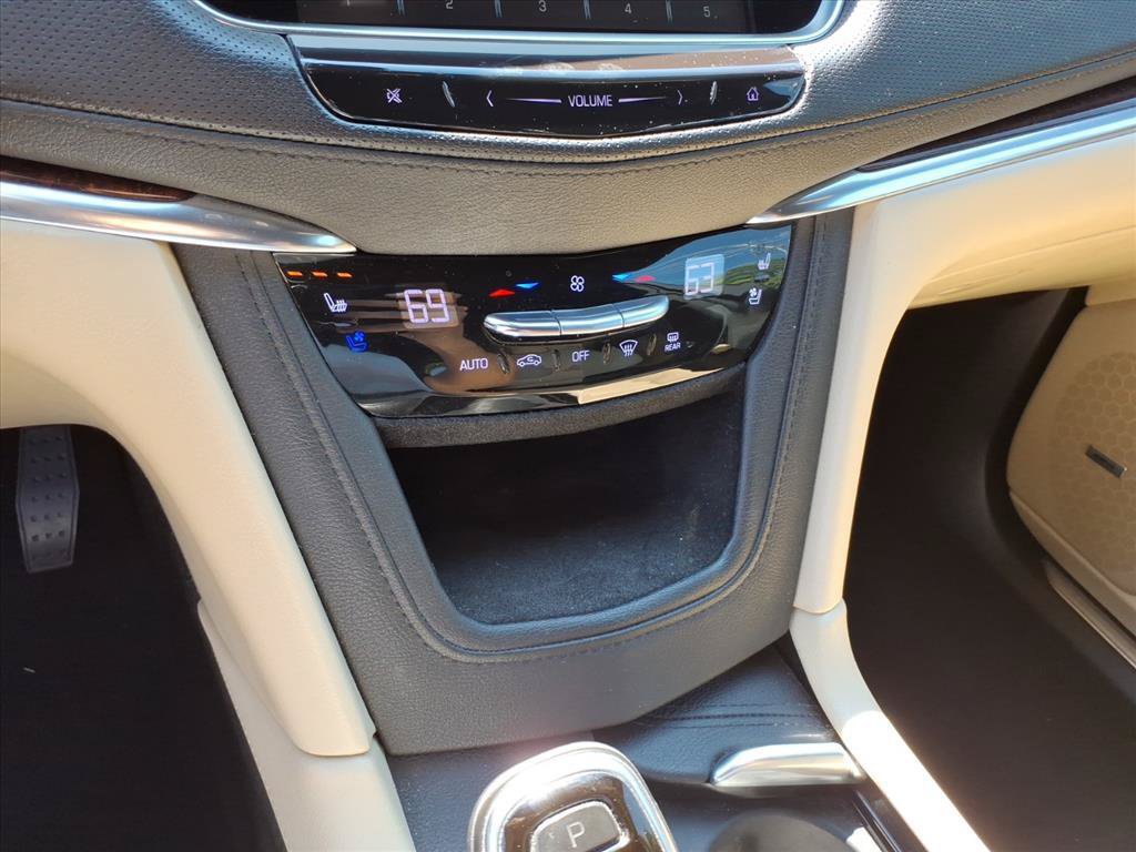 Used 2018 Cadillac XT5 Premium Luxury AWD/4WD image 32