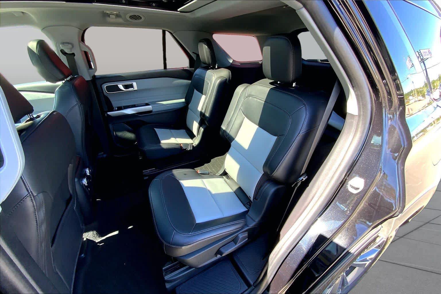 Used 2022 Ford Explorer XLT w/ Equipment Group 202A AWD/4WD image 20