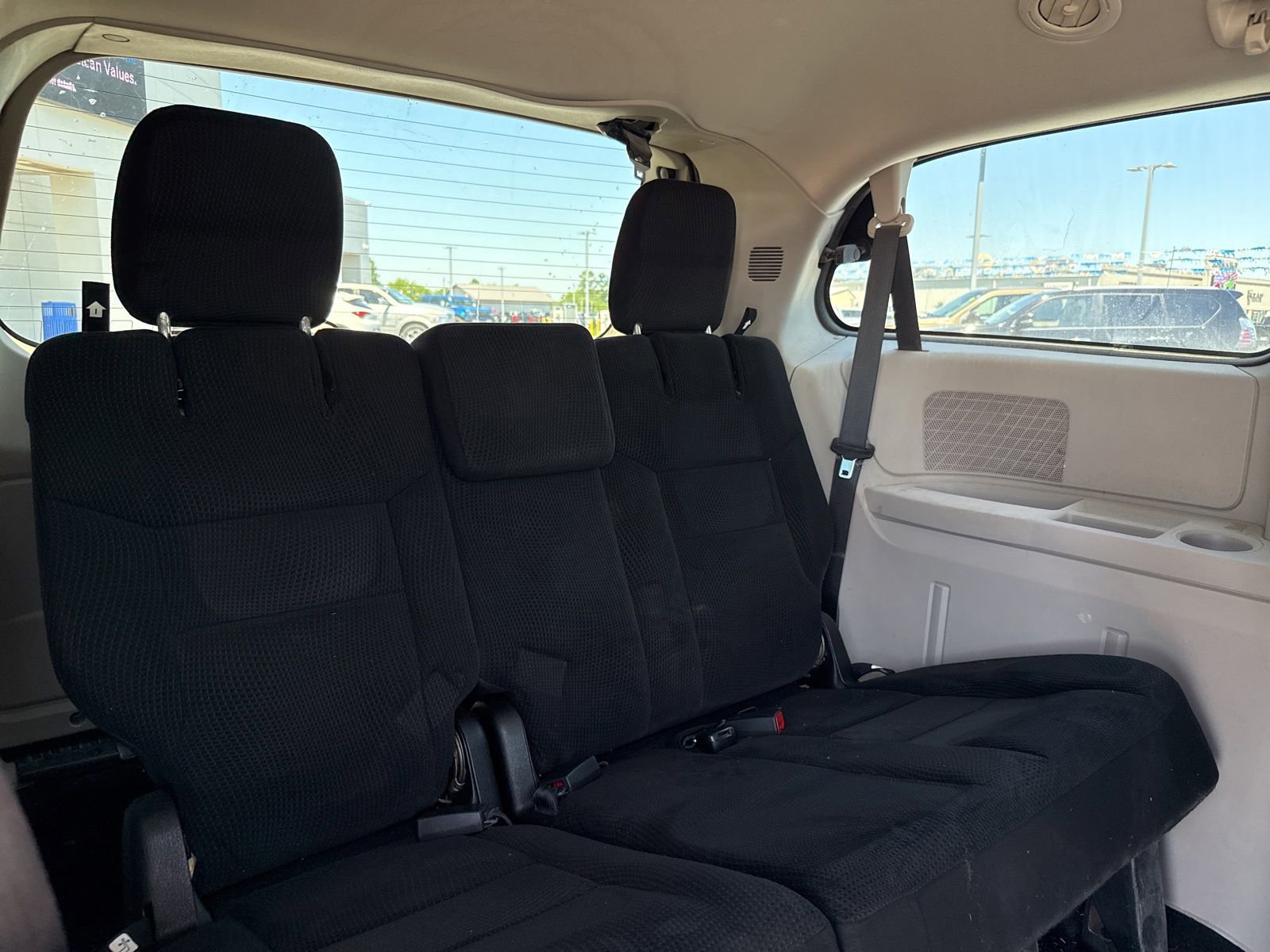 Used 2015 Dodge Grand Caravan SXT w/ Rear Park Assist Package FWD image 9