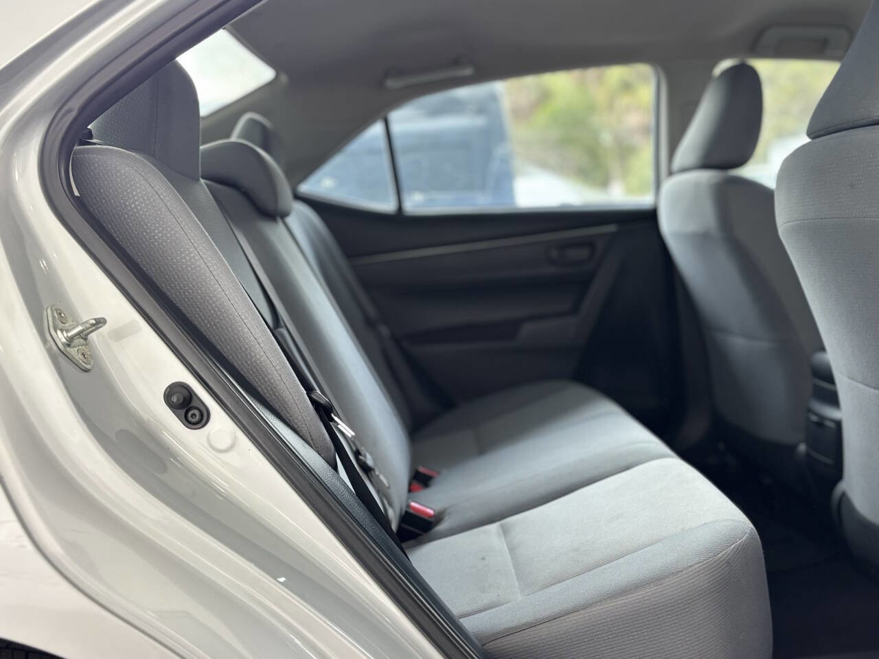 Used 2015 Toyota Corolla L image 25